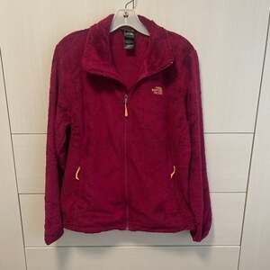 The North Face Women's Osito 2 Full Zip Fuzzy Fleece Jacket in Burgundy